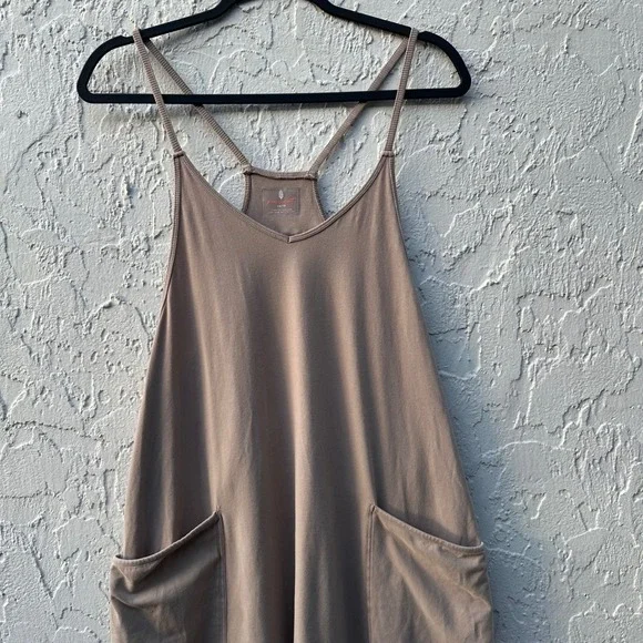 FP Movement Hot Shot Jumpsuit Romper XS Pocket Yoga Lounge Relaxed Boho Neutral - Picture 2 of 8